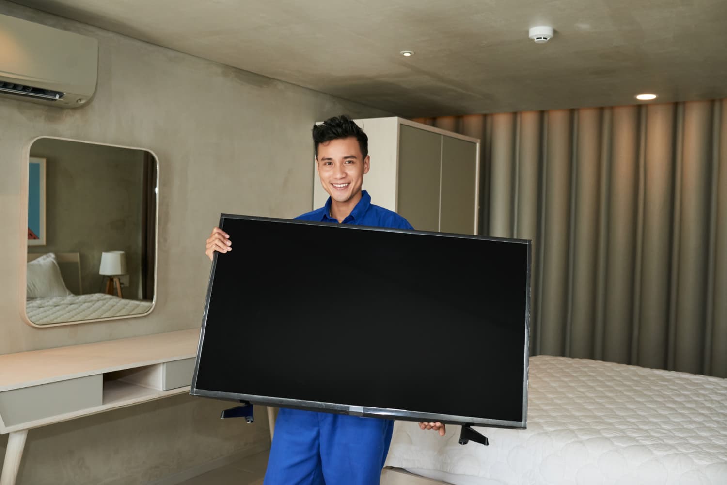TV wall mounting